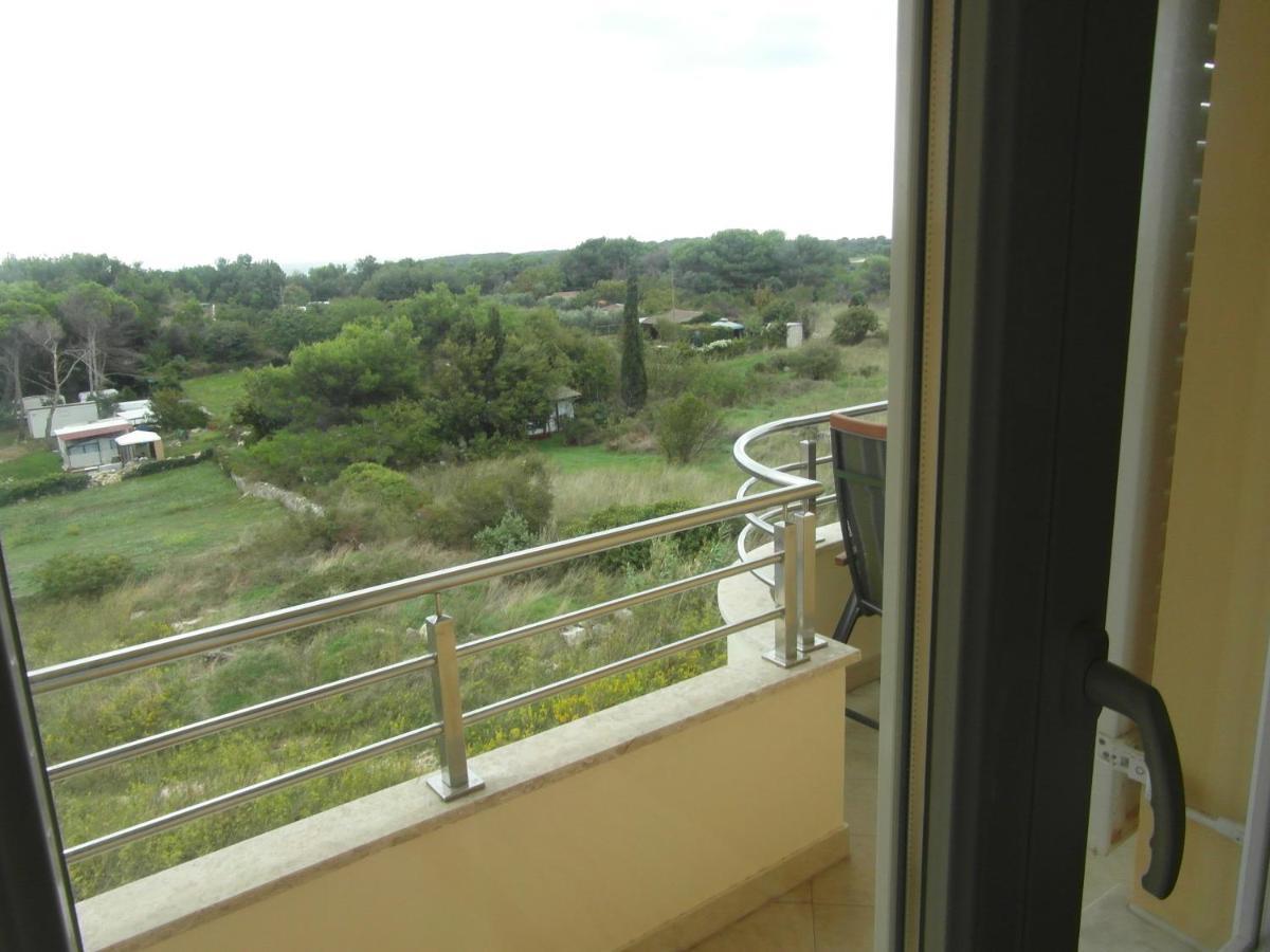 Bentley - Sea-View - 2 Bedroom Apartment Premantura Exterior photo