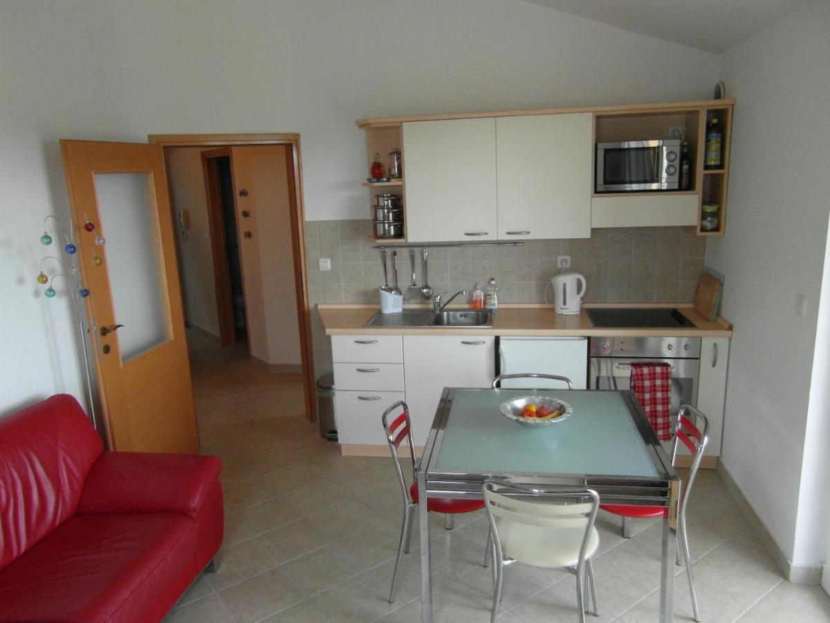 Bentley - Sea-View - 2 Bedroom Apartment Premantura Exterior photo
