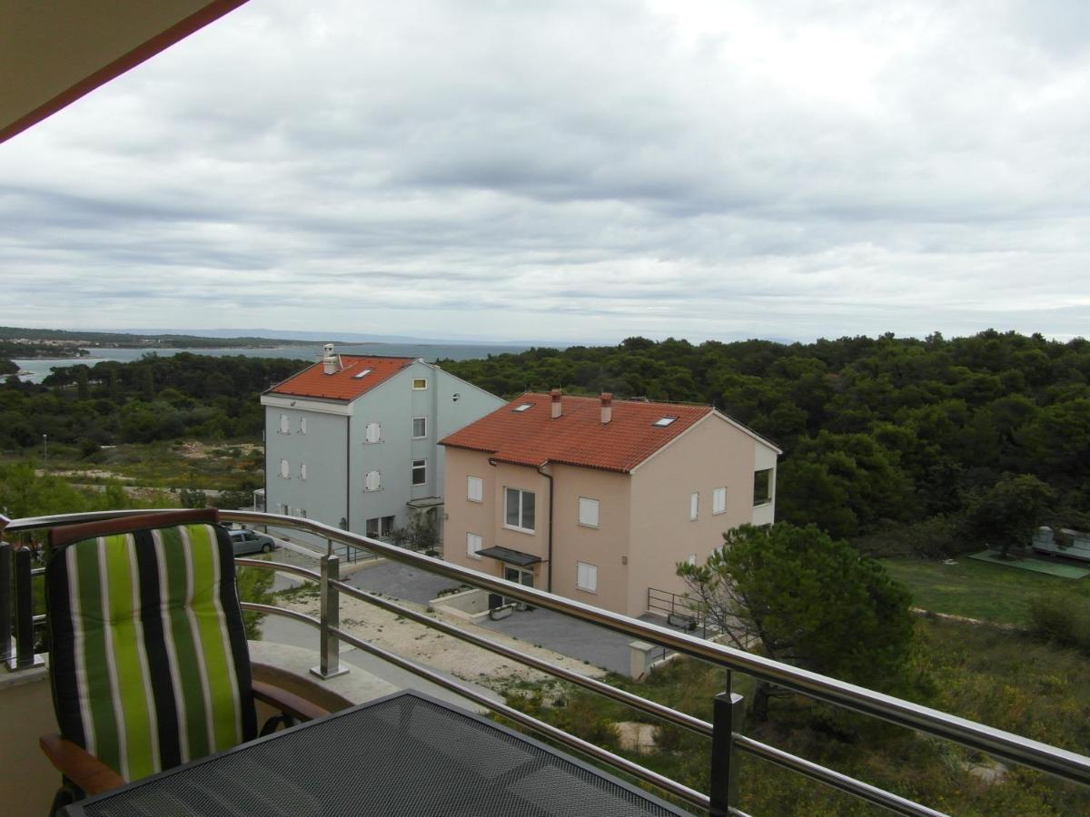 Bentley - Sea-View - 2 Bedroom Apartment Premantura Exterior photo