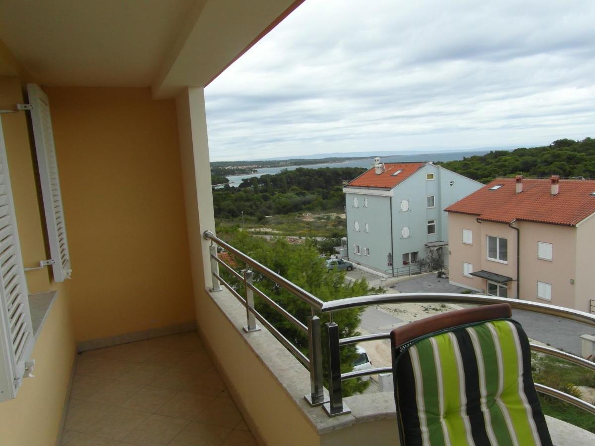 Bentley - Sea-View - 2 Bedroom Apartment Premantura Exterior photo