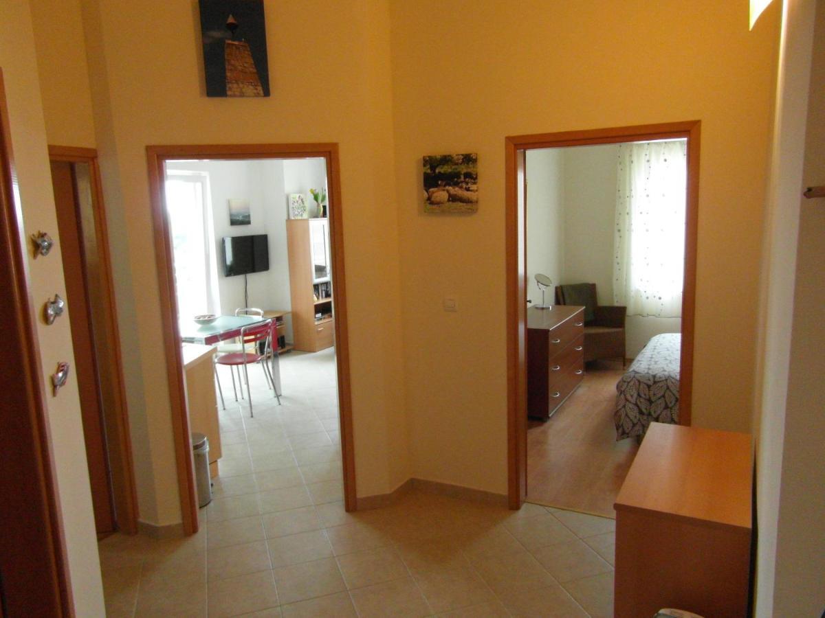 Bentley - Sea-View - 2 Bedroom Apartment Premantura Exterior photo