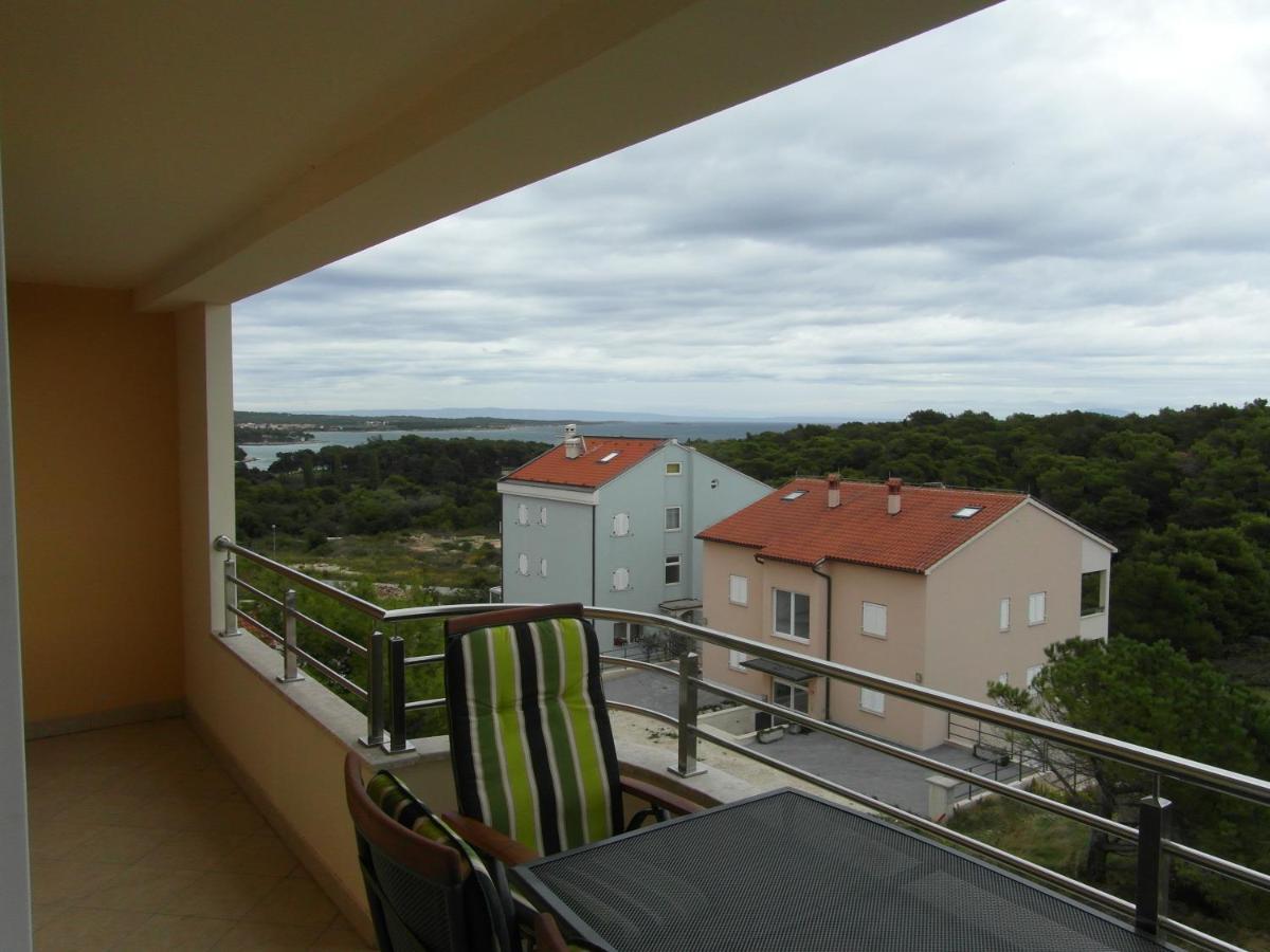 Bentley - Sea-View - 2 Bedroom Apartment Premantura Exterior photo