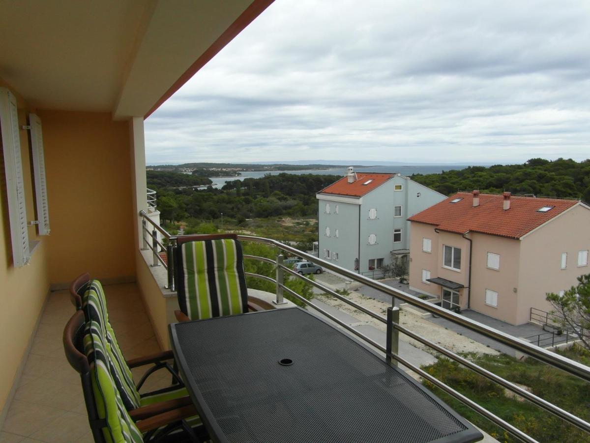 Bentley - Sea-View - 2 Bedroom Apartment Premantura Exterior photo