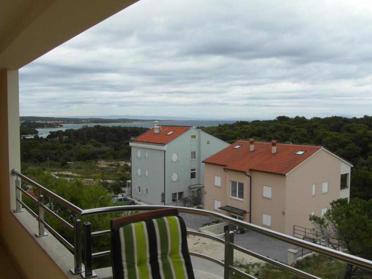 Bentley - Sea-View - 2 Bedroom Apartment Premantura Exterior photo