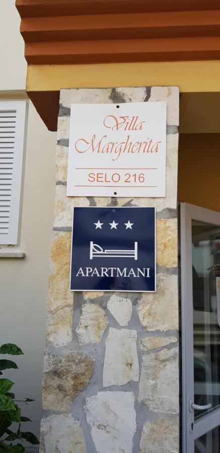 Bentley - Sea-View - 2 Bedroom Apartment Premantura Exterior photo